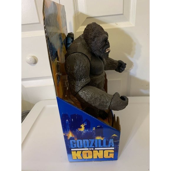 PLAYMATES MONSTERVERSE GODZILLA VS KONG 13" MEGA PUNCHING KONG SOUNDS & … - Picture 6 of 8